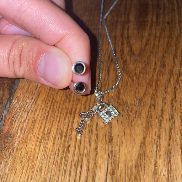 Swarovski Crystal necklace and stud matching set - Picture 4 of 8